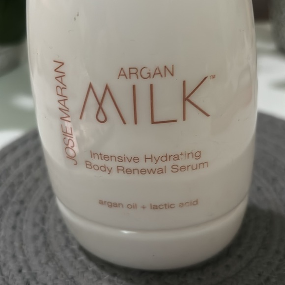 ❤️CLOSET CLOSING SALE❤️BNIB JOSIE MARAN ARGAN MILK, 13.4 fl oz, full size - Picture 2 of 3